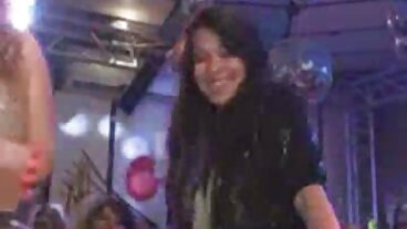 ممرضات Peek-a-Boo يعملون 4 في سكسي سعوادي Goo! قدم التدفق