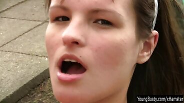 ربيبة لاسي و BFF نظرة خاطفة على الأب تشارلز! سعودي سكسي سعودي