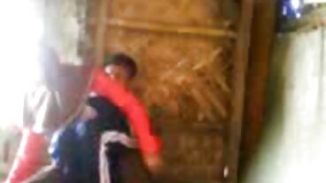 ربة منزل لطيفة ترتدي نظارة طبية افلام سكسي سعودي تحصل على وجه خشبي